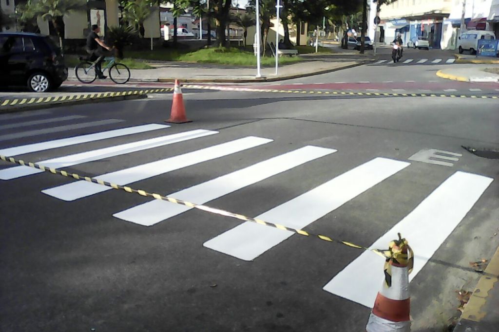 Faixas de pedestres são pintadas em Ipumirim para melhorar a