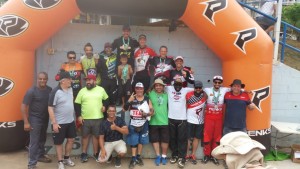 podium Anderson com equipe de trabalho - Jacarei