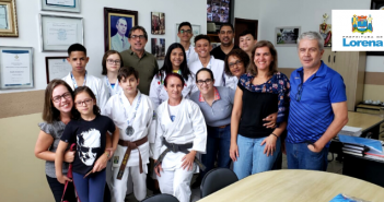 Karatê lorenense é campeão mundial; atletas apresentam medalhas ao prefeito Fábio Marcondes