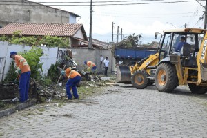 Operação Cata Treco nas ruas da Vila Hepacaré e Insustrial (17)