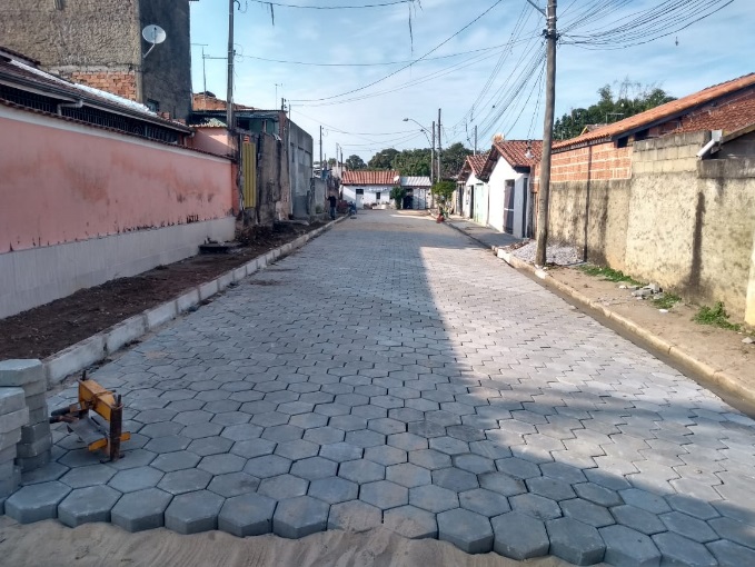 2. Prefeitura realiza obras de manutenção, pavimentação e drenagem da rua Mário Ferreira dos Reis e Av Caetano Cartolano (3)