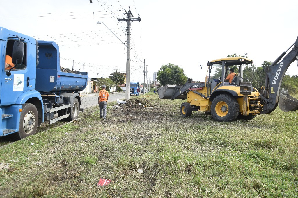 Vila Geny - Roçada e Limpeza com Trator (12)