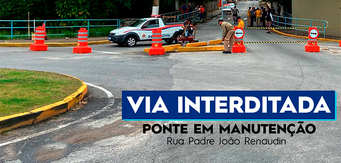 Trecho da calçada da ponte da Rua Padre João Renaudin cede e via é interditada